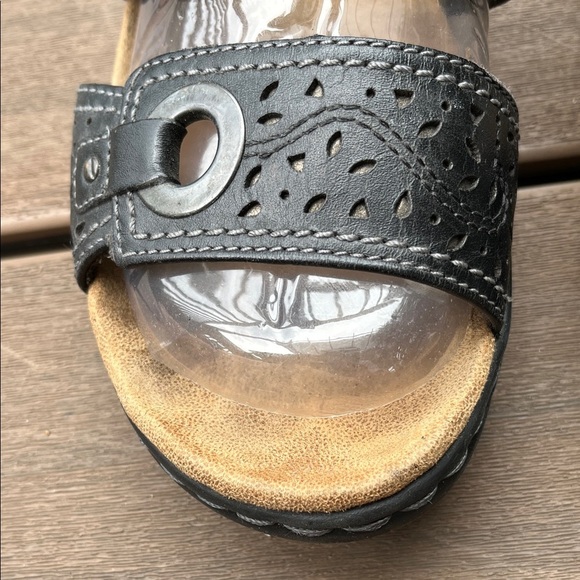 Y2K Clarks Collection Casual Black Wedge Sandal with Stitching Detail - Size 7 - Picture 3 of 15